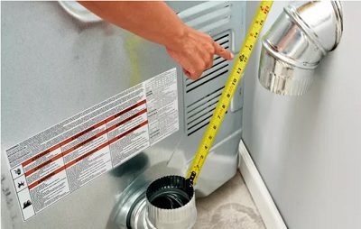 Đẩy ống mềm qua lỗ 