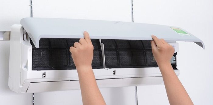 Vệ sinh lưới lọc điều hòa Funiki