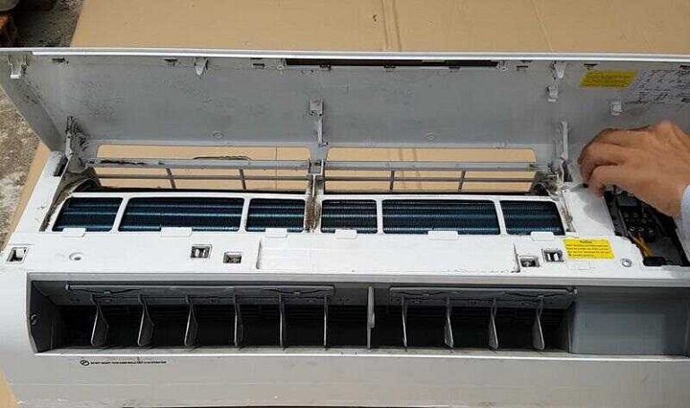 máy lạnh daikin Cánh đảo gió bị kẹt hoặc do đứt nguồn điện