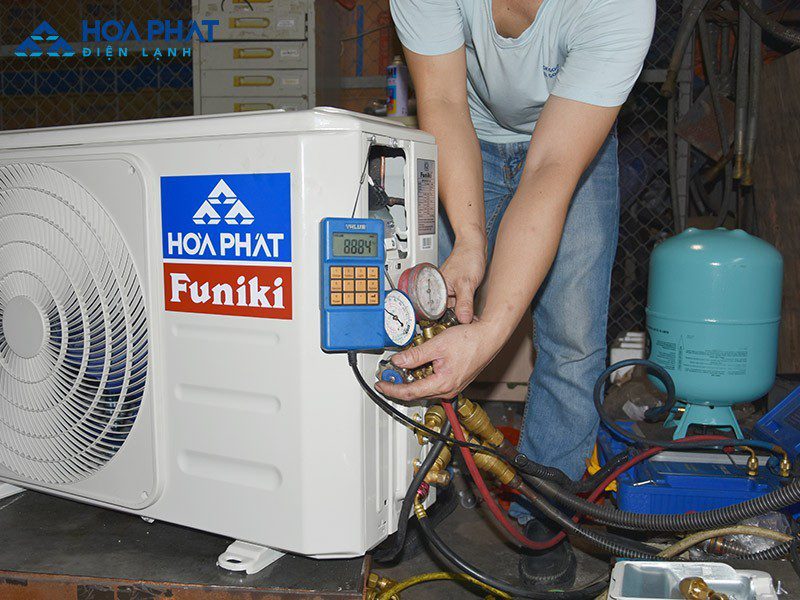 hay-thay-ga-dieu-hoa-thuong-xuyen-de-dam-bao-hieu-suat-hoat-dong-jpg Thiếu gas hoặc rò rỉ gas khiến điều hòa không có hơi lạnh