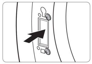 Vặn chặt 2 ốc vít đã được tháo ra