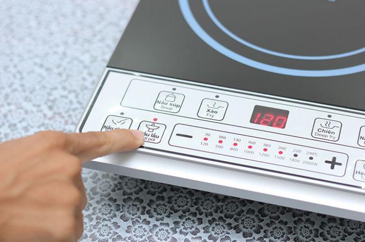 tieu-chi-chon-mua-bep-tu-4 Tiêu chí chọn mua bếp từ số 4: bảng điều khiển bếp từ